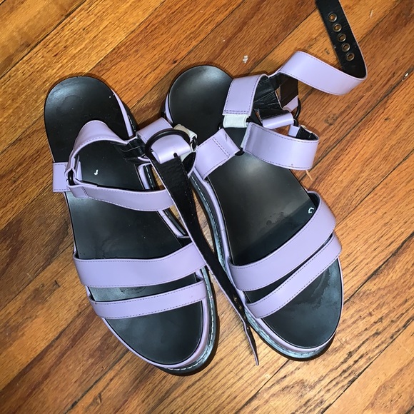 Sandals - Picture 2 of 3